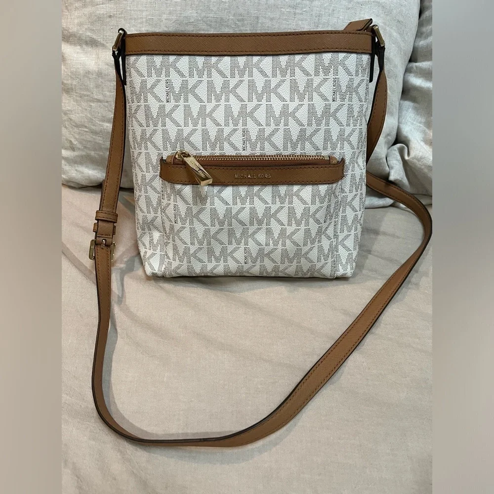Michael Kors MESSENGER IN SIGNATURE Print
